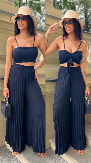 Komplet top i spodnie plisowane wide leg czarny Cassandra