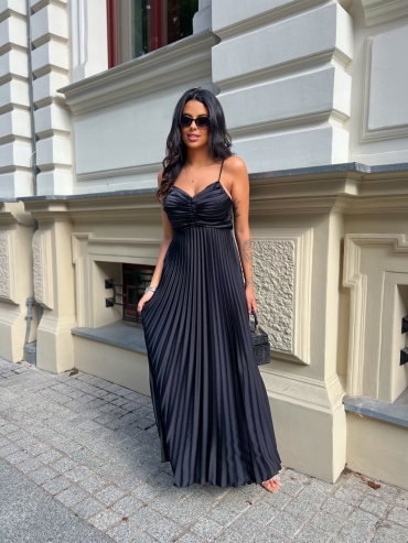 Plisowana sukienka maxi czarna Emelia