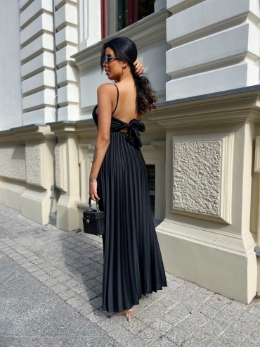 Plisowana sukienka maxi czarna Emelia