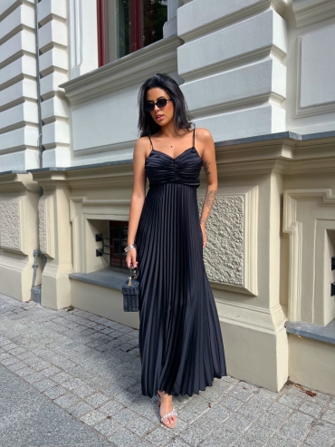 Plisowana sukienka maxi czarna Emelia