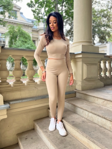 Komplet sportowy legginsy z top odkryte plecy mokka