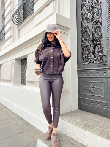 Legginsy z imitacji skóry push up czekolada Casse