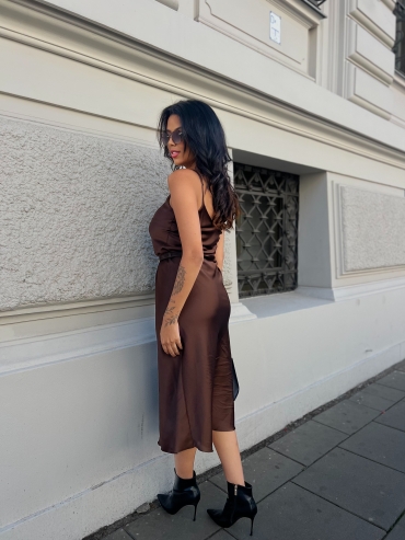 Sukienka satynowa maxi czekolada Emre