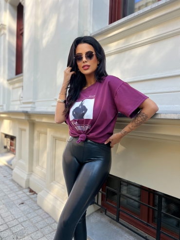 Bawełniany T-shirt oversize z nadrukiem śliwka True Stories