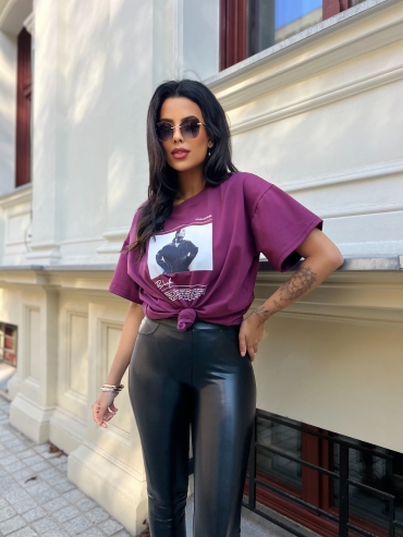Bawełniany T-shirt oversize z nadrukiem śliwka True Stories