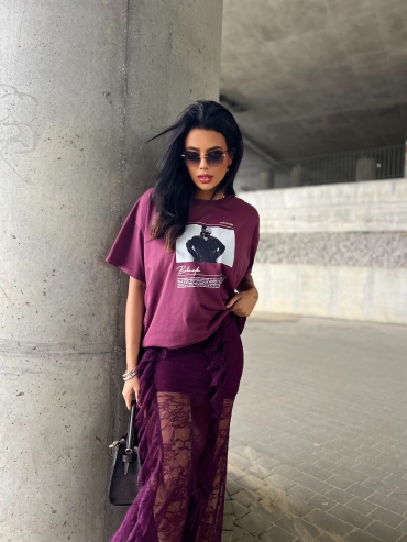 Bawełniany T-shirt oversize z nadrukiem śliwka True Stories