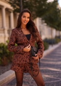 Komplet marynarka i spódnico szorty kwiatowy wzór brąz