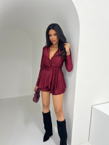 Kombinezon mini z wiązaniem i falbanką bordo Loila