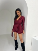 Kombinezon mini z wiązaniem i falbanką bordo Loila
