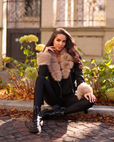 Kurtka ramoneska miękka skóra z futrem czarna Hazel