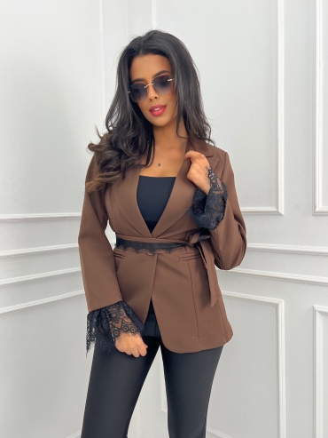 Marynarka z koronką i paskiem brązowa Iness
