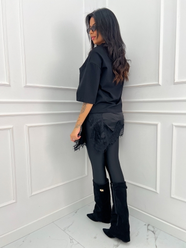T-shirt oversize z satyną i koronką czarny