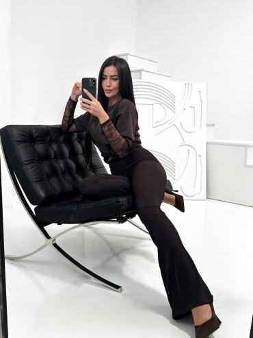 T-shirt bawełniany z koronkowym rękawem ciemna czekolada