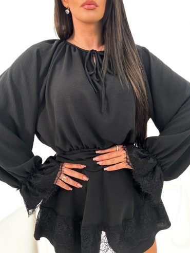 Kombinezon z wiązaniem pod szyją oraz marszczonym pasem i koronką czarny Olivia