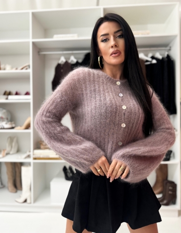 Sweterek moherowy na guzki rękaw dzwonek brudny róż