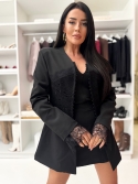 Marynarka z koronką zapinana na haftki czarna