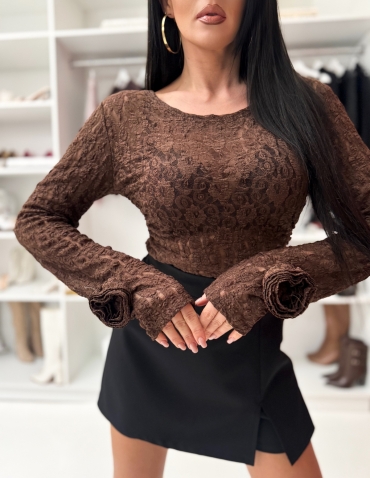 Bluzka koronkowa róża na nadgarstku czekolada