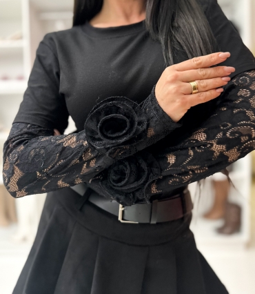 Bluzka koronkowa róża na nadgarstku czarna