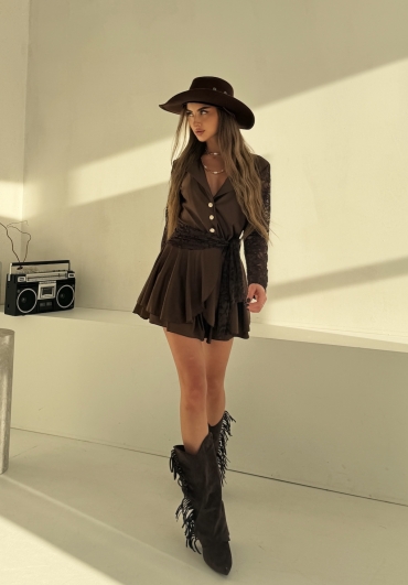 Kombinezon mini z wiązaniem falbanką i koronką czekolada