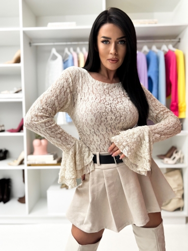 Bluzka koronkowa z rozkloszowanym rękawem róża na nadgarstku jasny beż